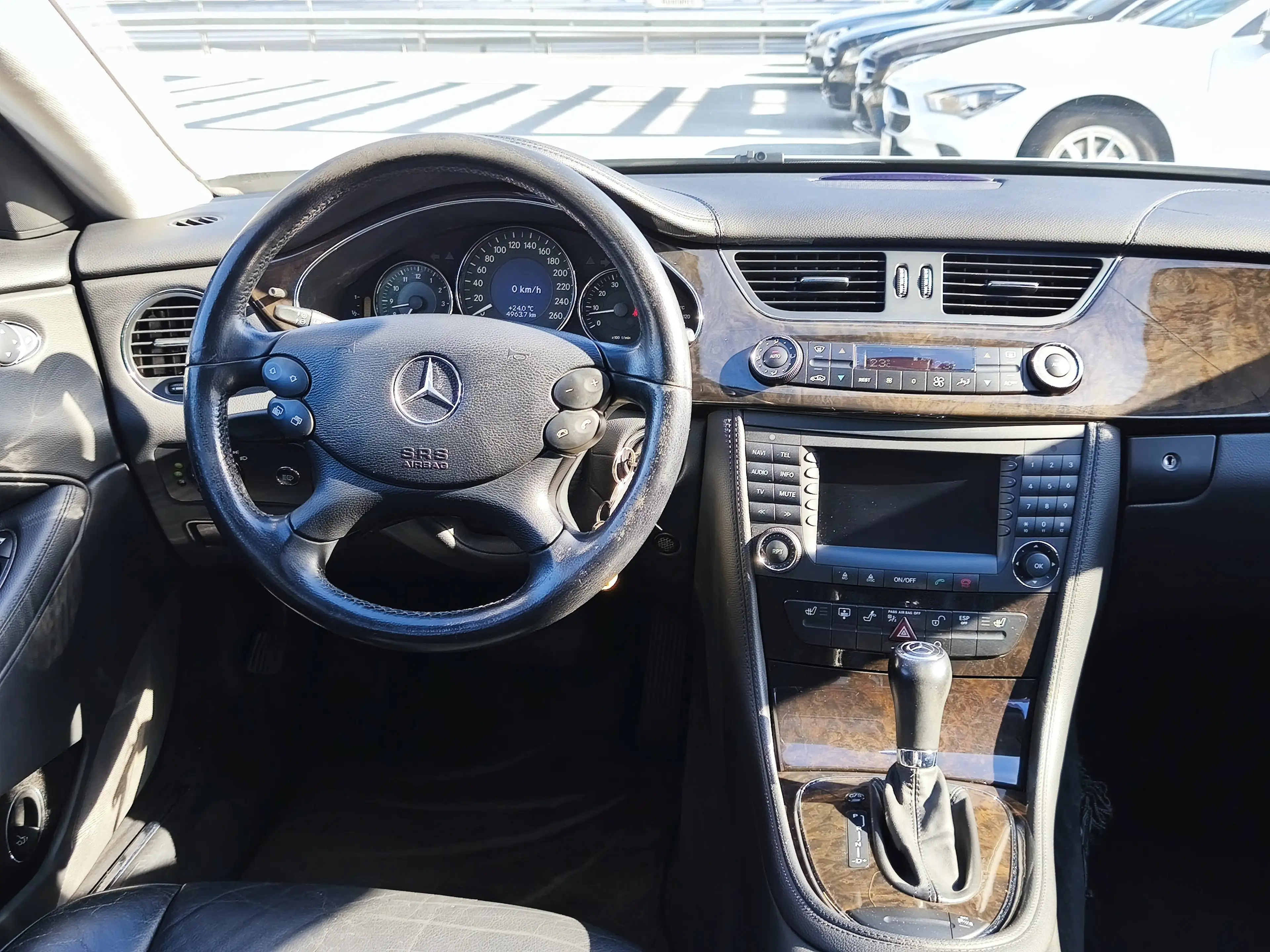 Mercedes-Benz CLS 350 CLS 350 BI-XENON/VOLLLEDER/MEMORY/SHZ/PDC/18ZOLL/ALARM — photo 9