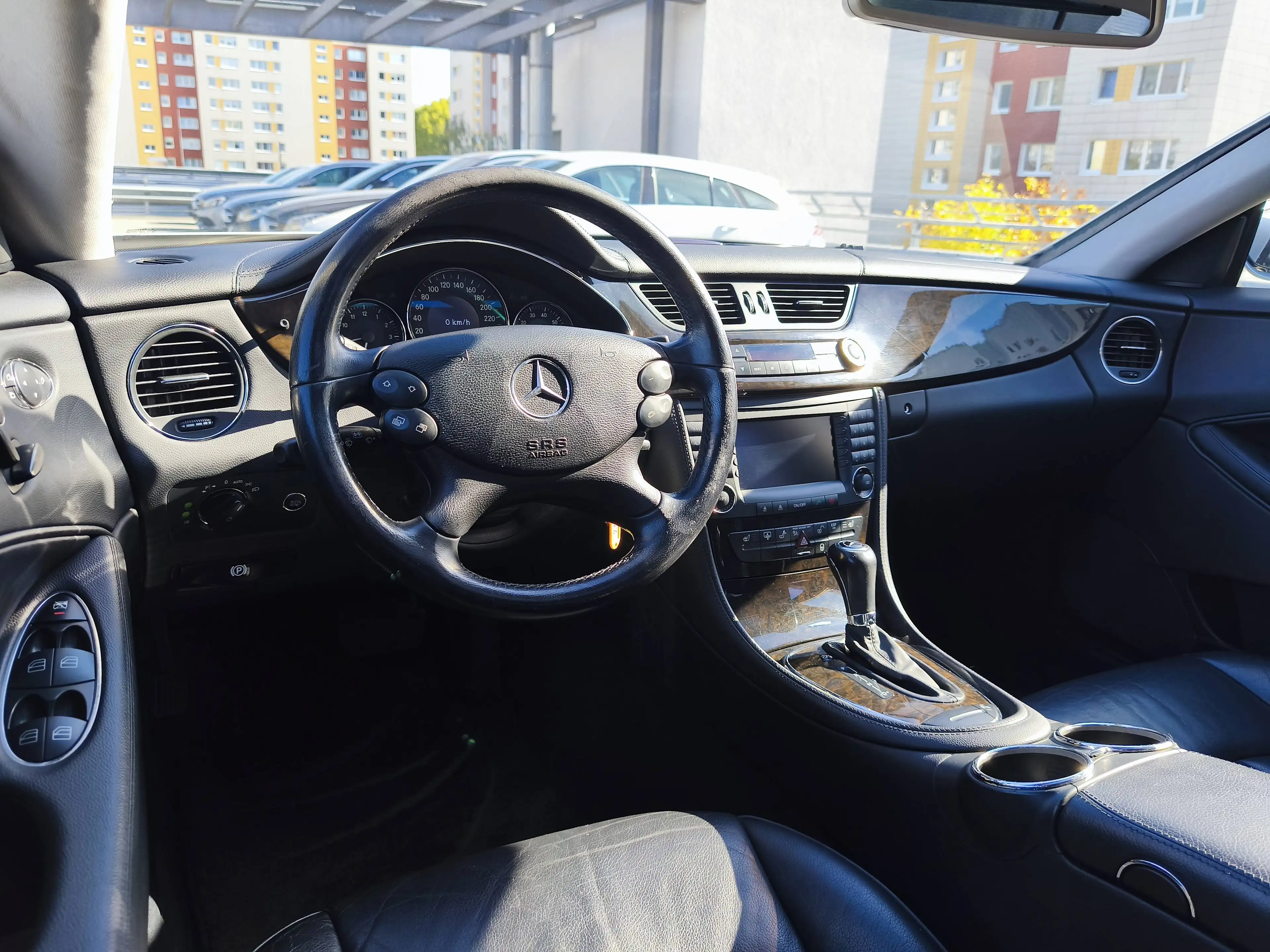 Mercedes-Benz CLS 350 CLS 350 BI-XENON/VOLLLEDER/MEMORY/SHZ/PDC/18ZOLL/ALARM — photo 6