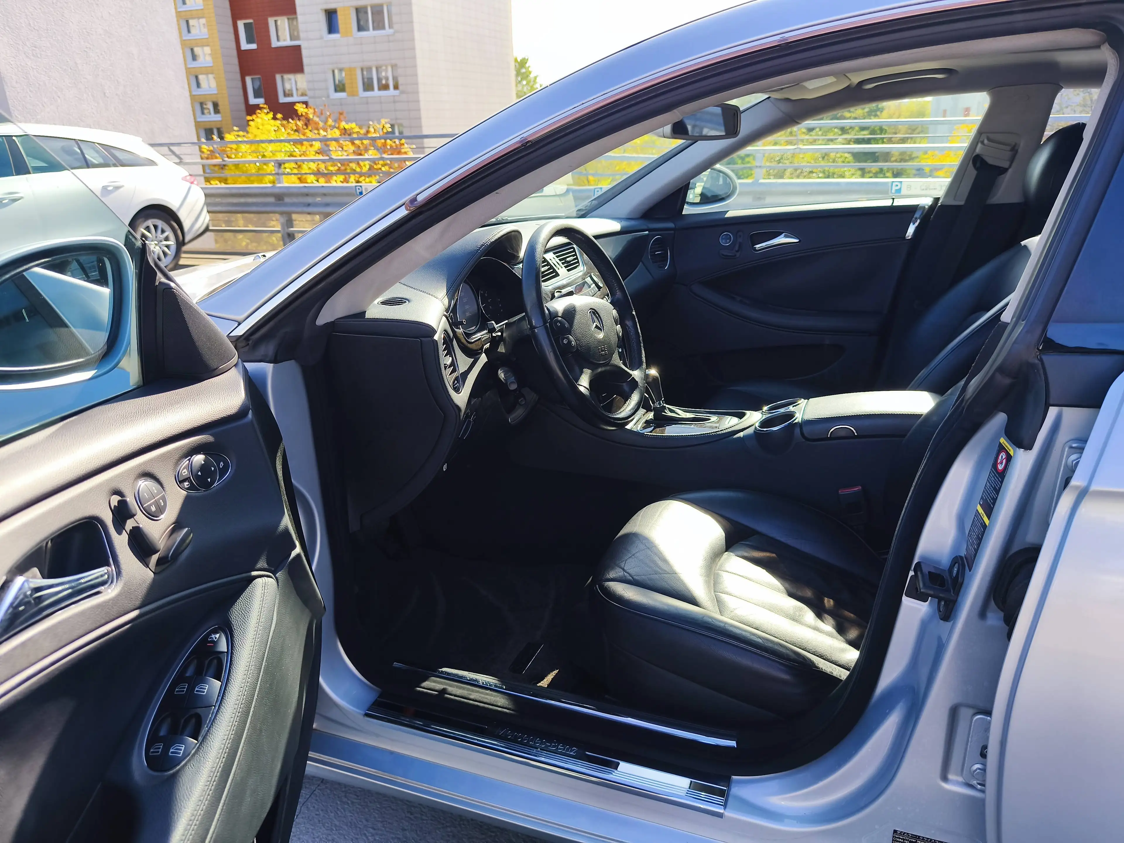 Mercedes-Benz CLS 350 CLS 350 BI-XENON/VOLLLEDER/MEMORY/SHZ/PDC/18ZOLL/ALARM — photo 5