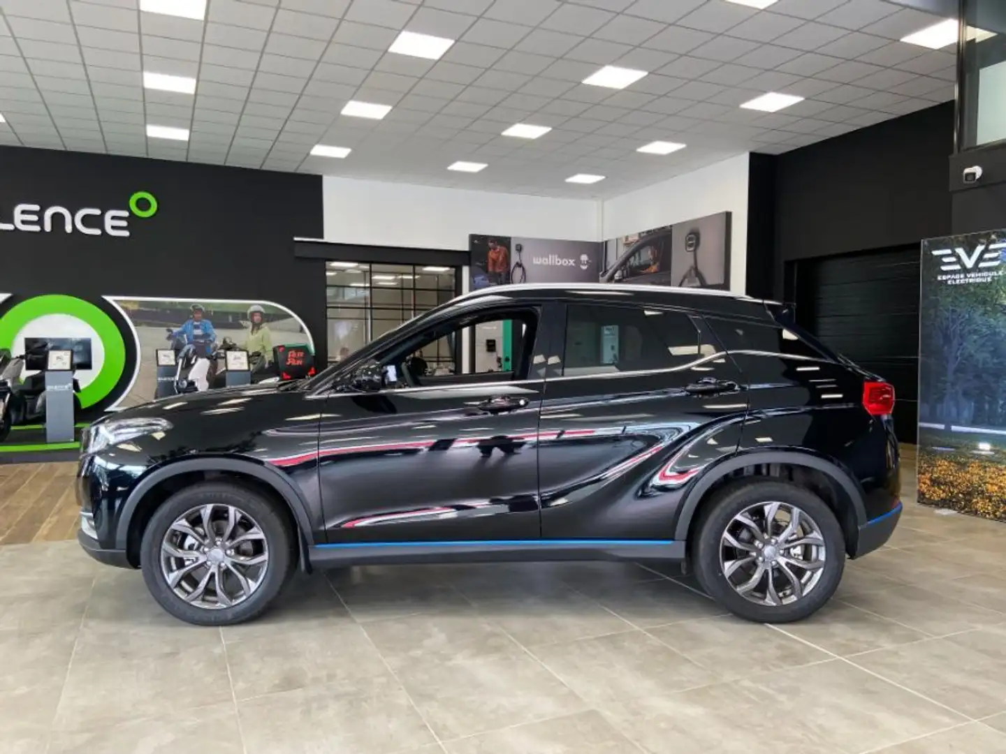 Seres Sonstige LUXE 120kW (163ch) Toit Pano Ouvrant GPS Caméra 360 Schwarz - 1