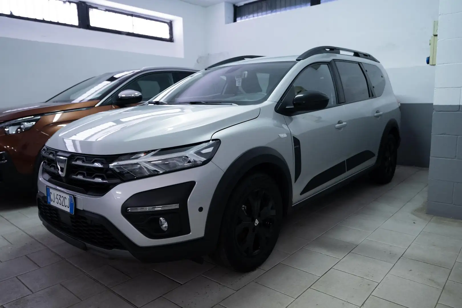Dacia Jogger 1.0 tce Extreme UP 110cv 7p.ti Grijs - 1