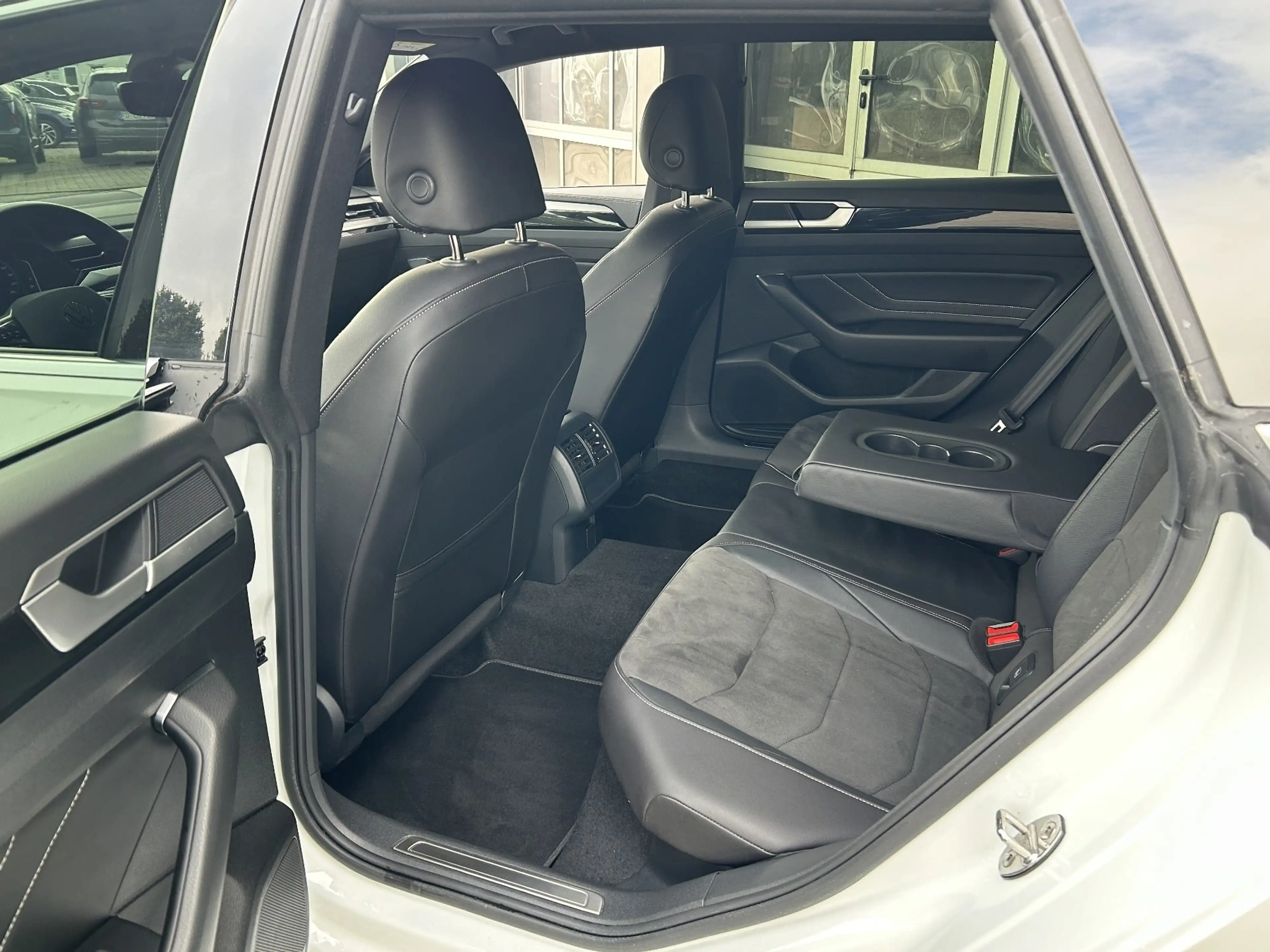 Volkswagen Arteon Shooting Brake R-Line AHK Shz Navi ACC — photo 11