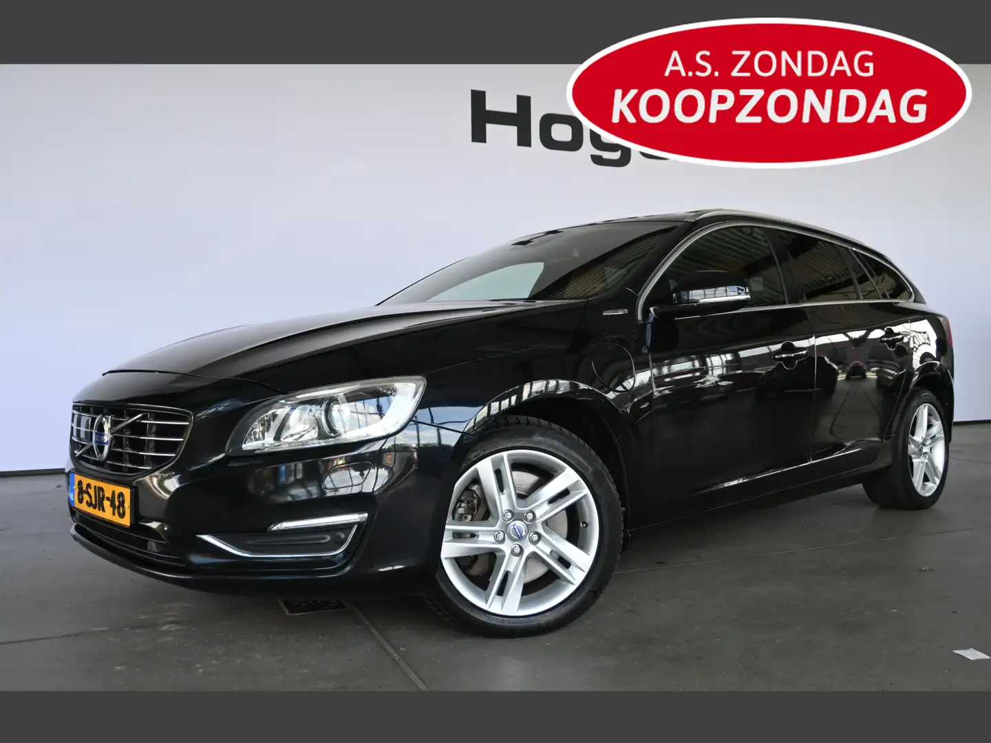 Volvo V60 2.4 D6 AWD Plug-In Hybrid Summum Airco Cruise cont Zwart - 1