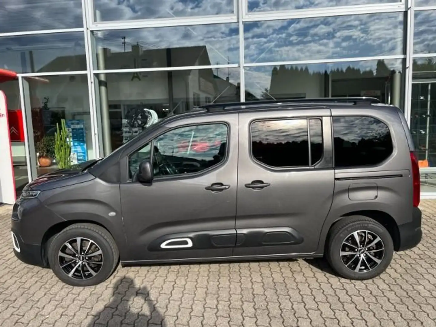 Citroen Berlingo M BlueHDi 130 EAT8 SHINE Grijs - 2