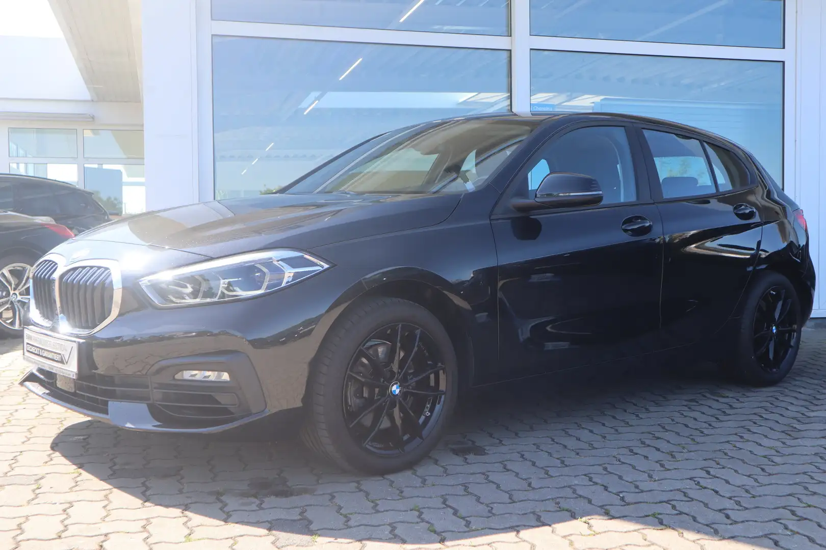 BMW 118 i Hatch Advantage DAB LED WLAN Tempomat Shz Schwarz - 1