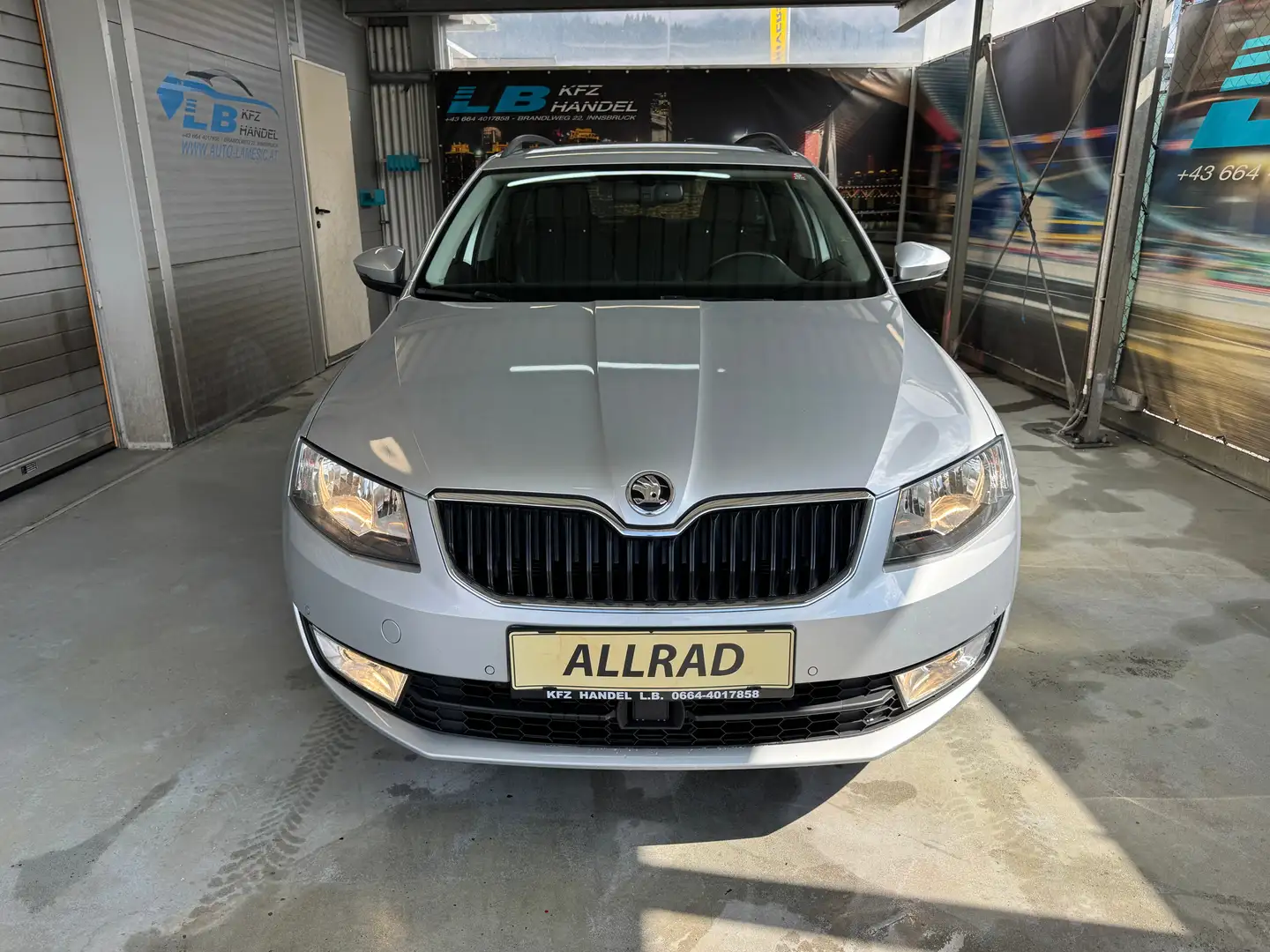 Skoda Octavia Ambition 4x4 Grau - 2