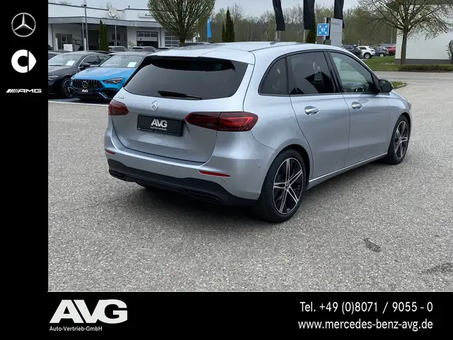 Mercedes-Benz B-Class view 3