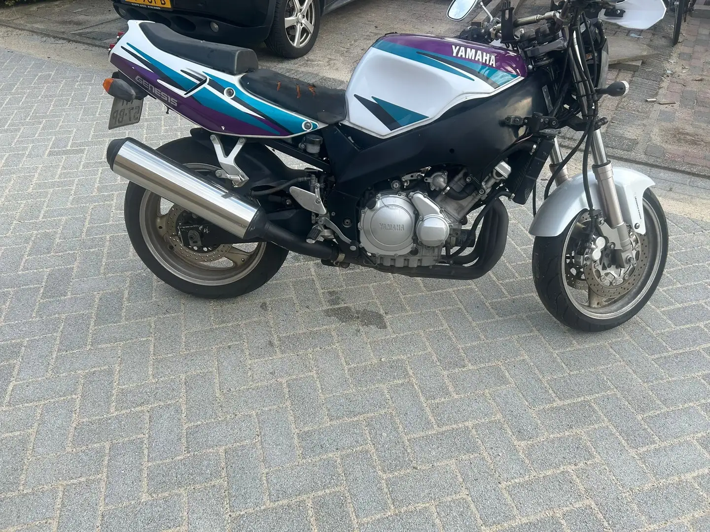 Yamaha FZR 600 Wit - 2