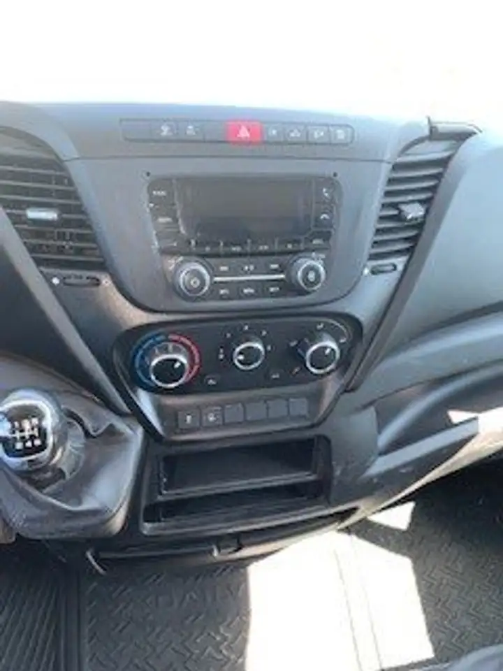 Iveco Daily 2021 — фото 10