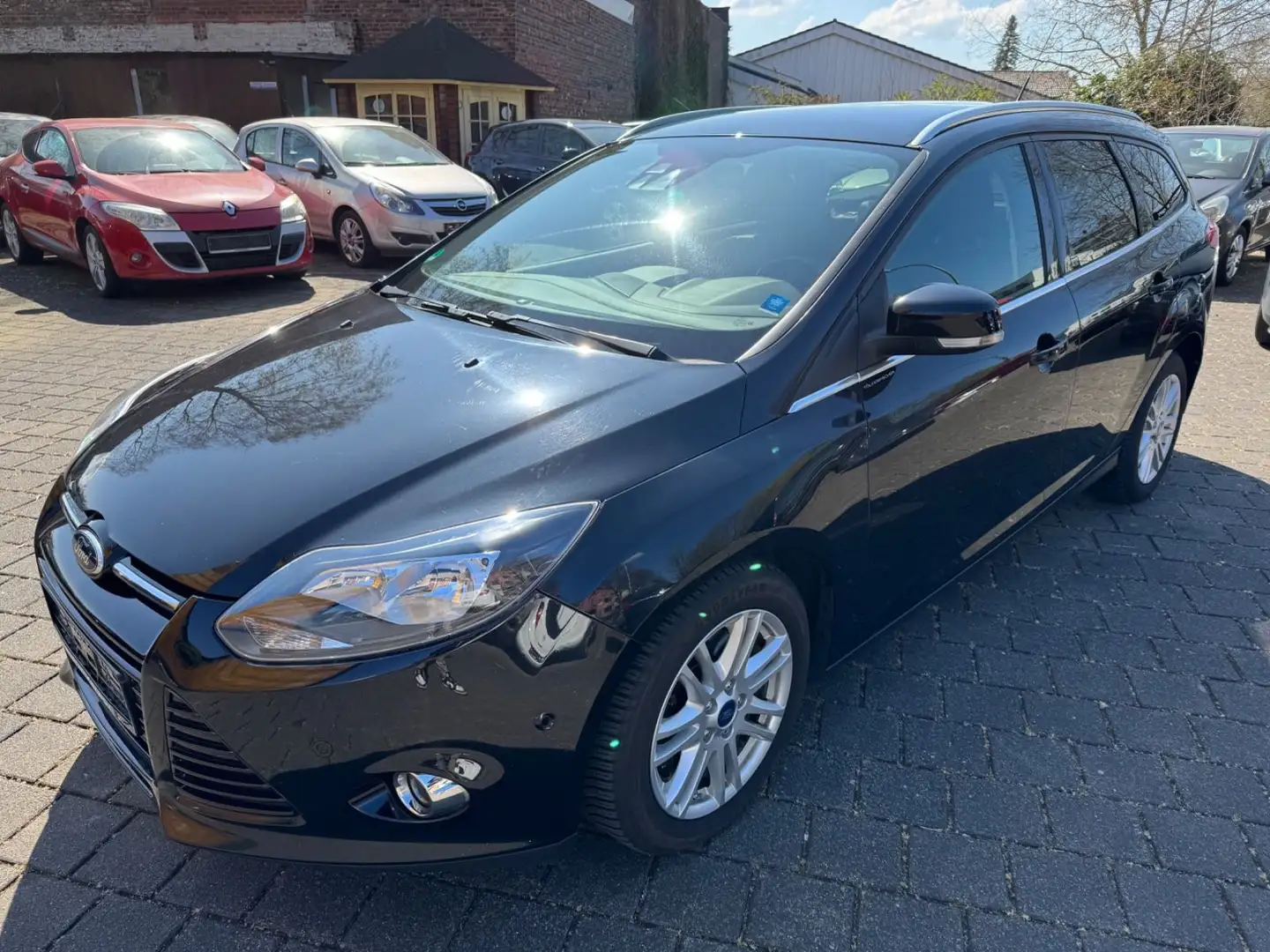 Ford Focus 2.0 Turnier Titanium/AUTOMATIK/TOP/KAMERA+ Schwarz - 1