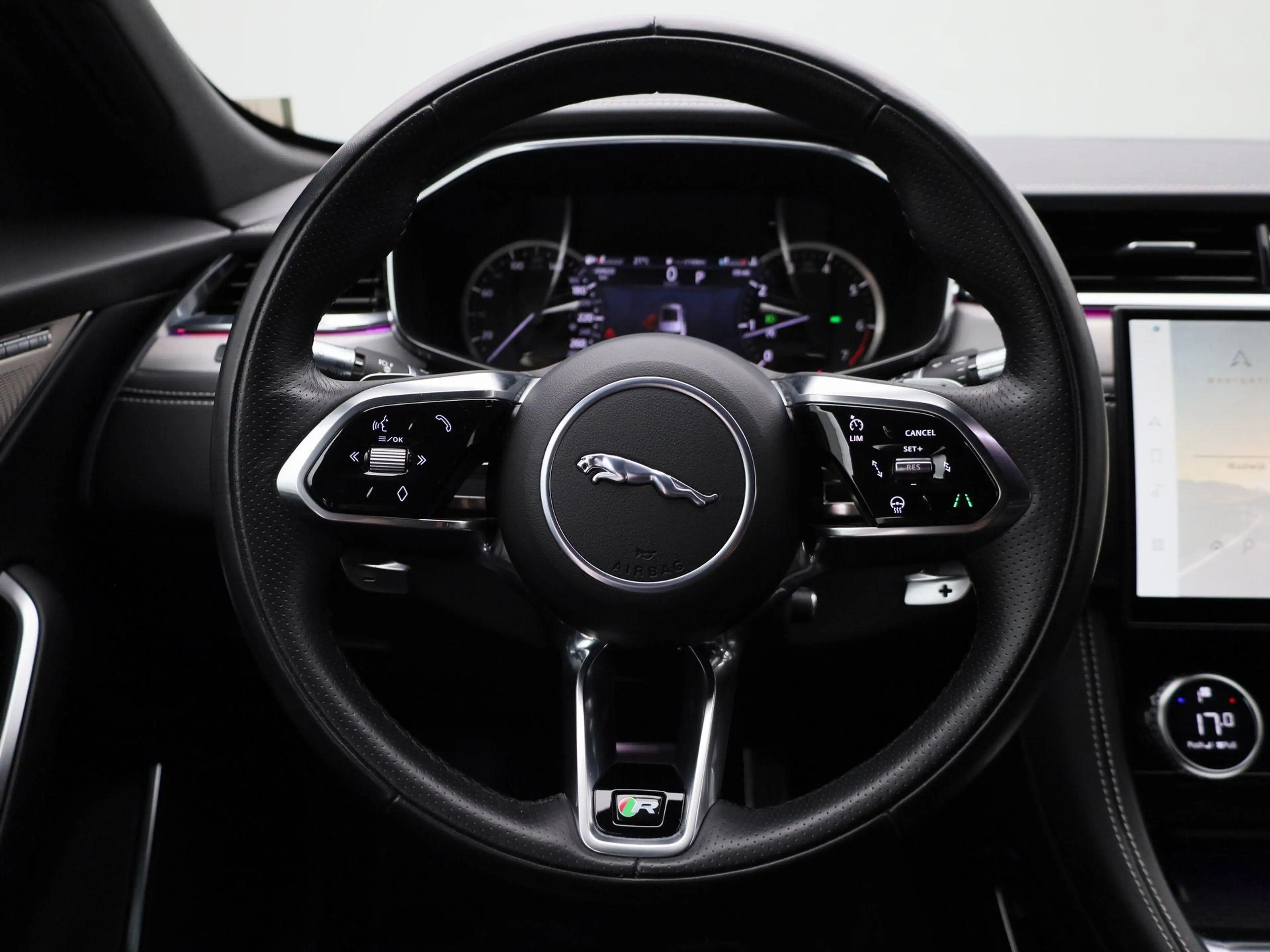 Jaguar F-Pace 2.0 P250 R-Dynamic SE | LEER | MERIDIAN AUDIO | CA — photo 7