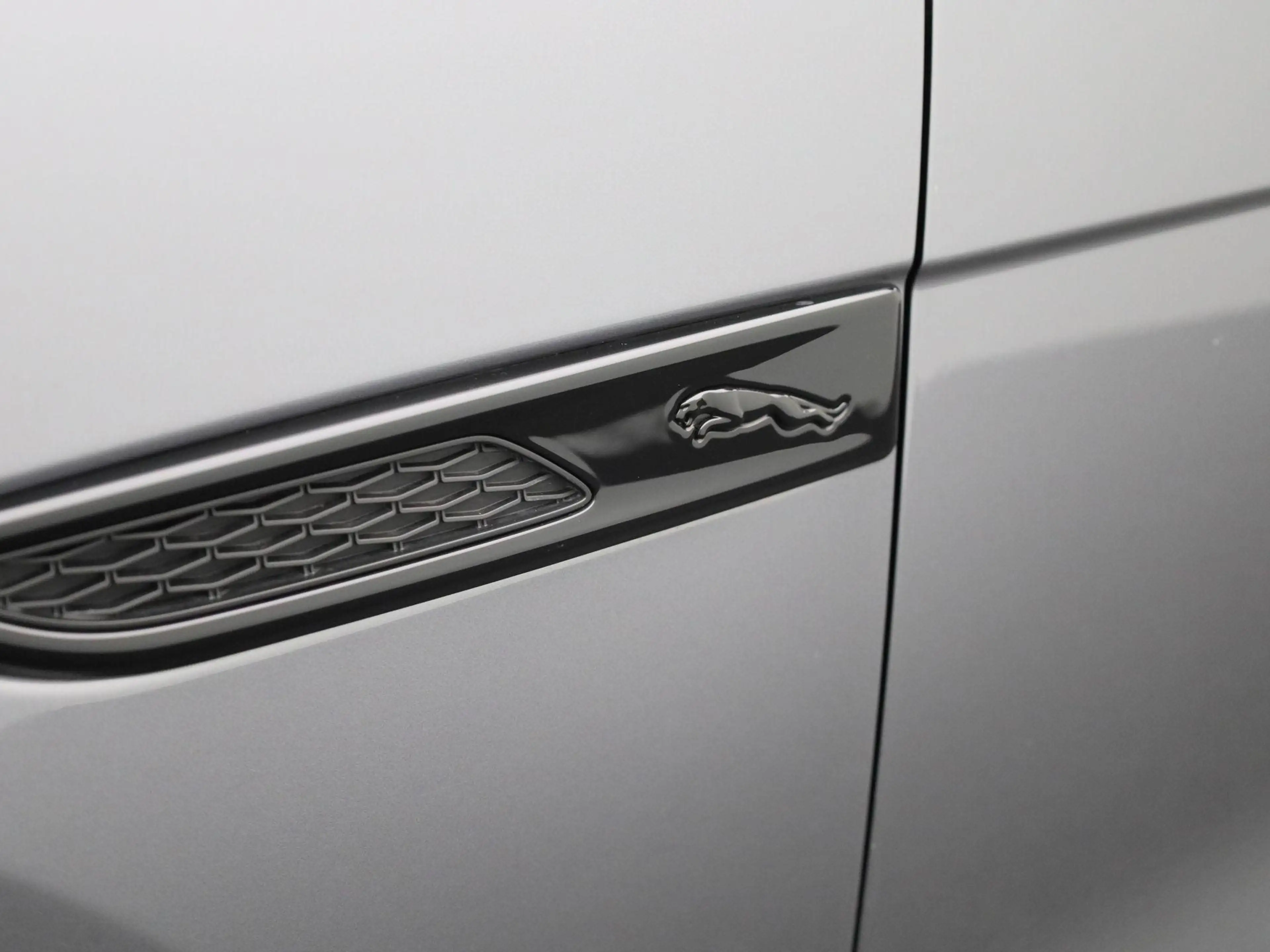 Jaguar F-Pace 2.0 P250 R-Dynamic SE | LEER | MERIDIAN AUDIO | CA — photo 15