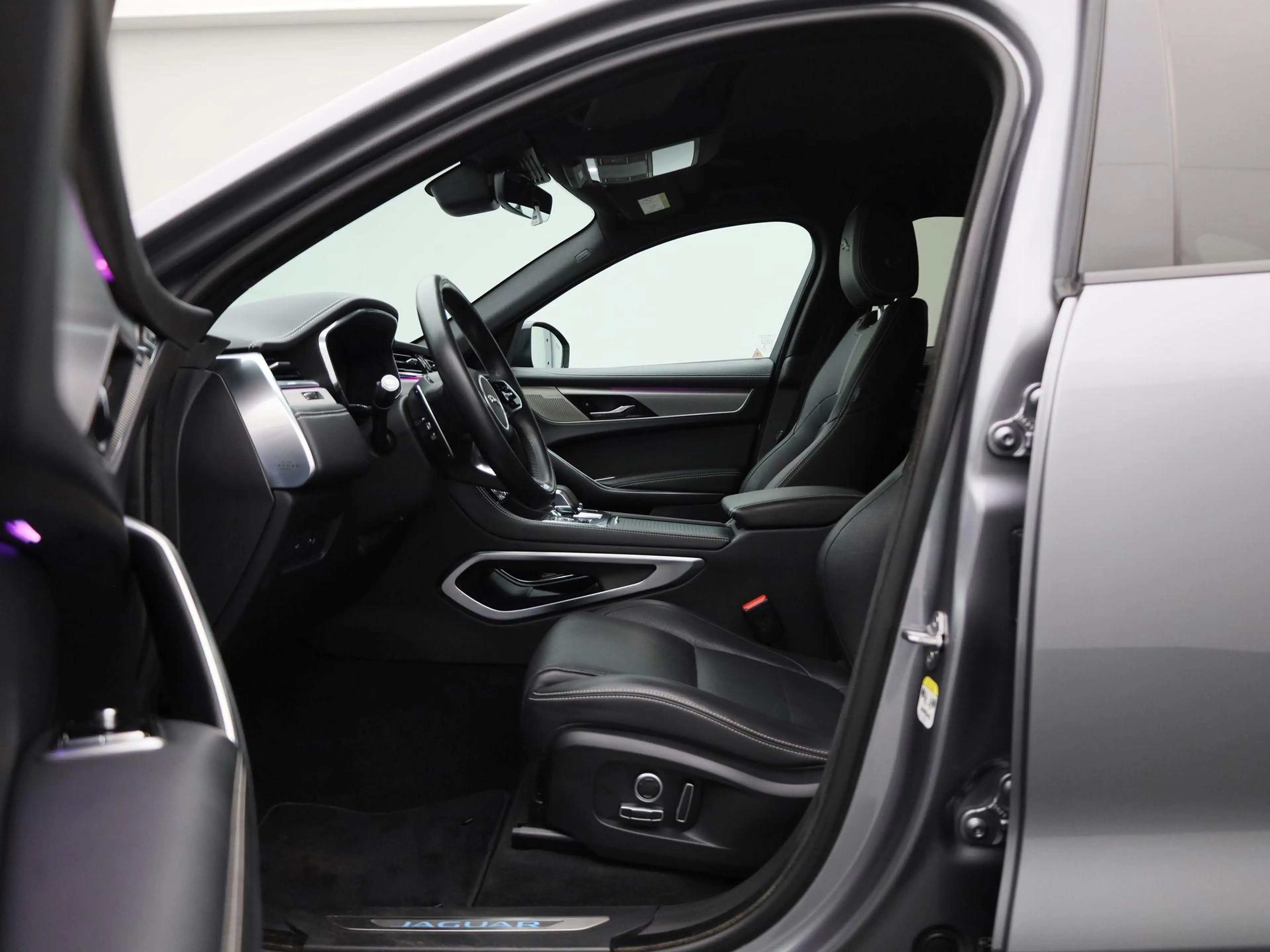 Jaguar F-Pace 2.0 P250 R-Dynamic SE | LEER | MERIDIAN AUDIO | CA — photo 9
