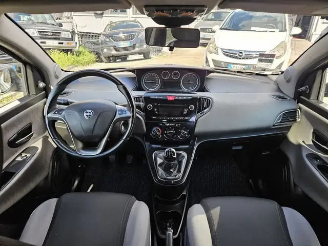 Lancia Ypsilon view 8