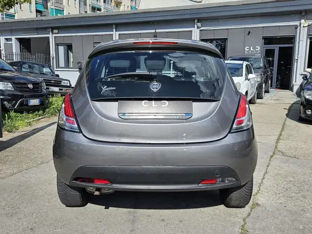 Lancia Ypsilon view 3
