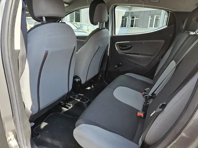 Lancia Ypsilon view 7