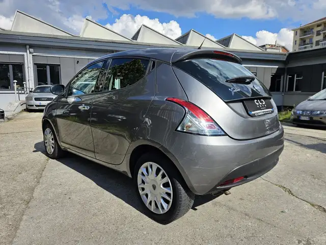 Lancia Ypsilon view 4