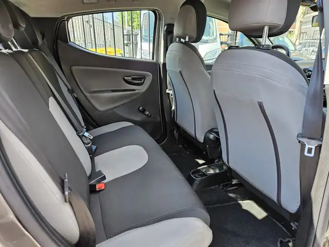Lancia Ypsilon view 11
