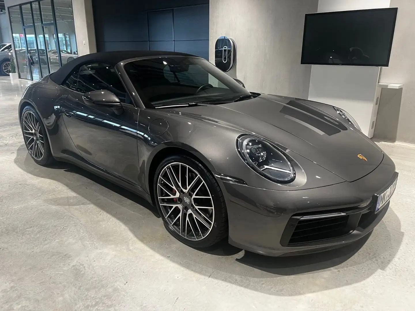 Porsche 992 Carrera Cabrio S Approved bis 11/26 Grau - 1