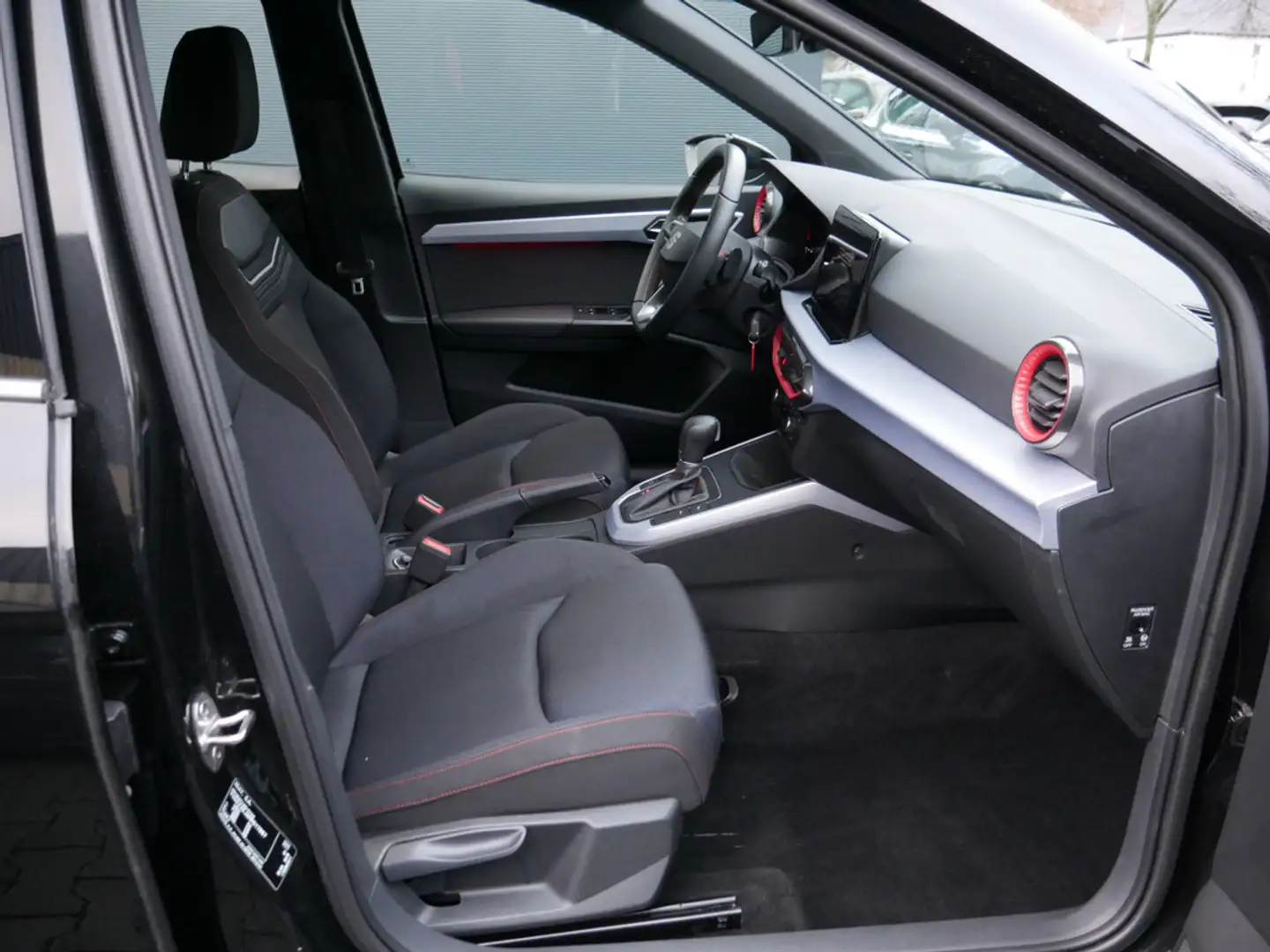 SEAT Arona 1.0 TSI FR SHZ KAMERA NAVI FACEL. LED Schwarz - 2