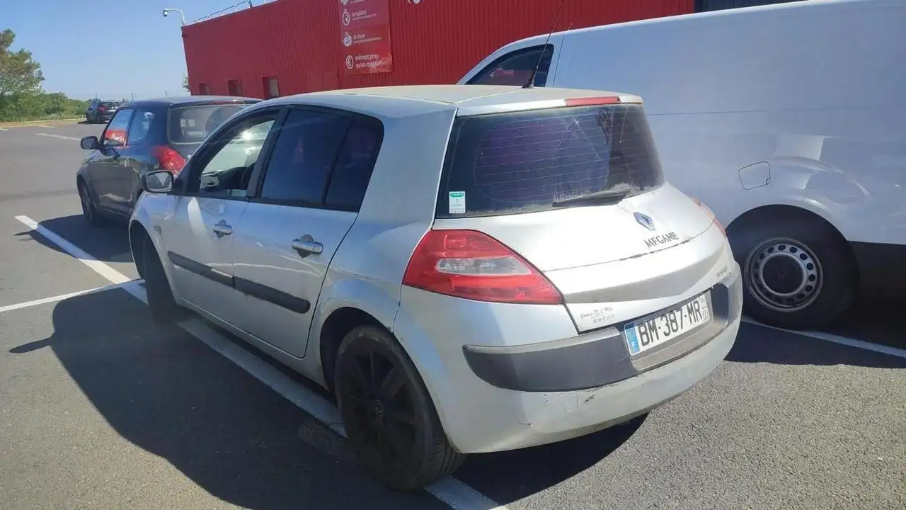 Renault Megane Citadine 5 portes — photo 3