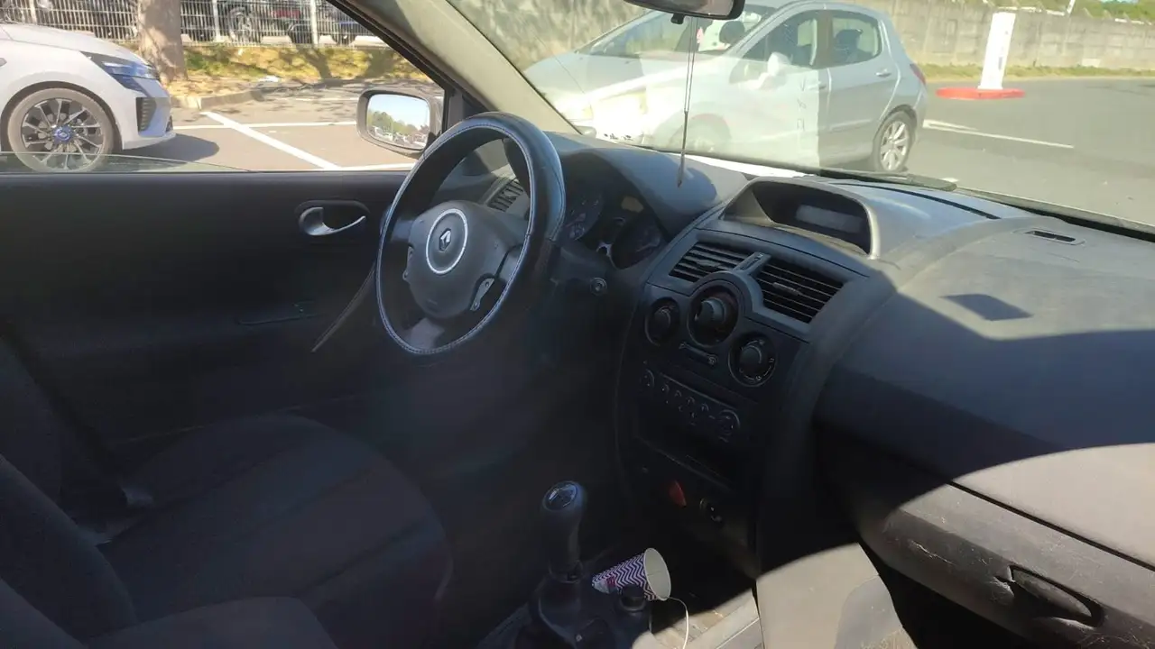 Renault Megane Citadine 5 portes — photo 6