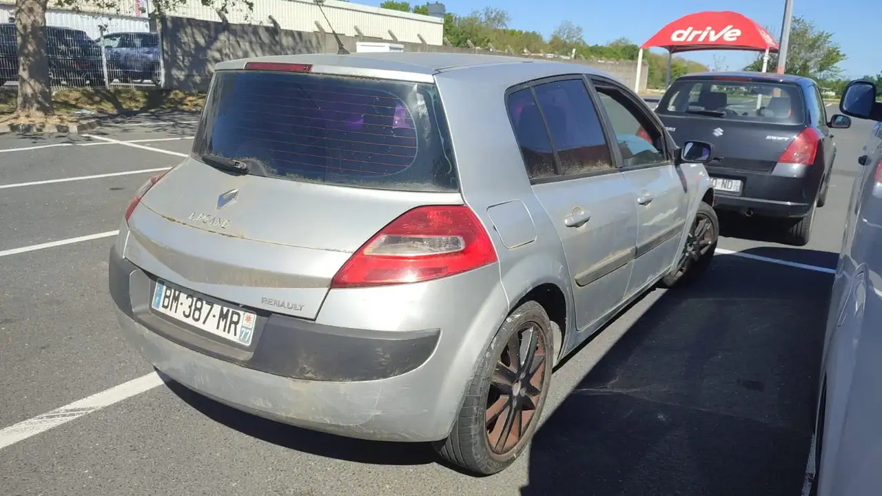 Renault Megane Citadine 5 portes — photo 2