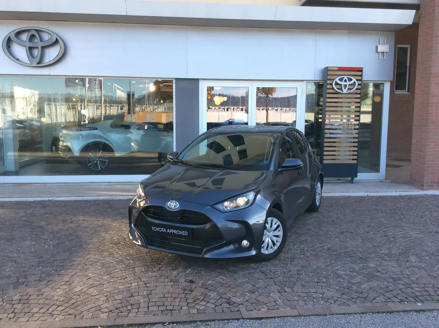 Toyota Yaris Yaris 1.0 5 porte Active Gris - 1