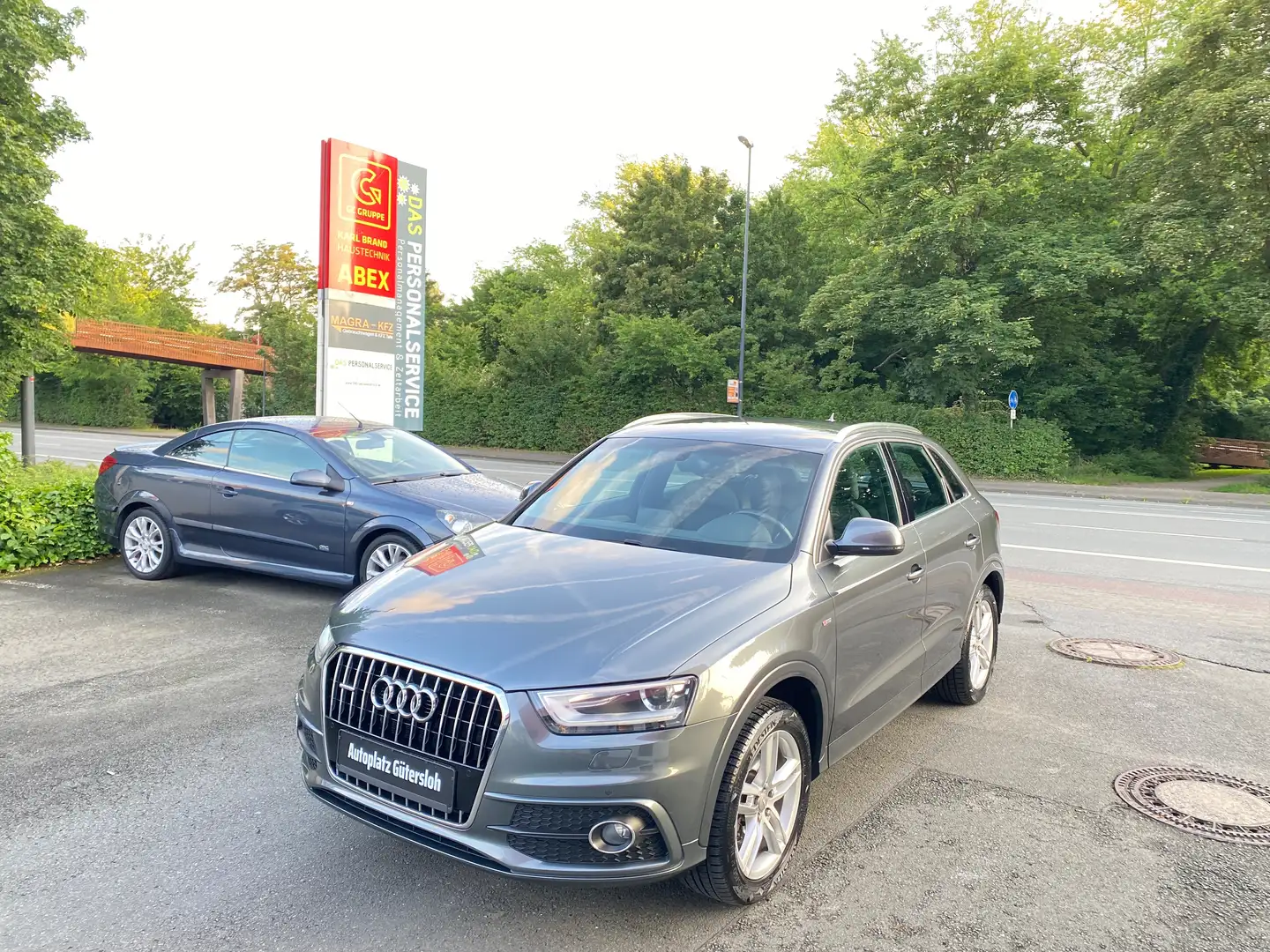 Audi Q3 2.0 TFSI quattro S-LINE 1.HAND AHK NAVI XENON PDC Grau - 1