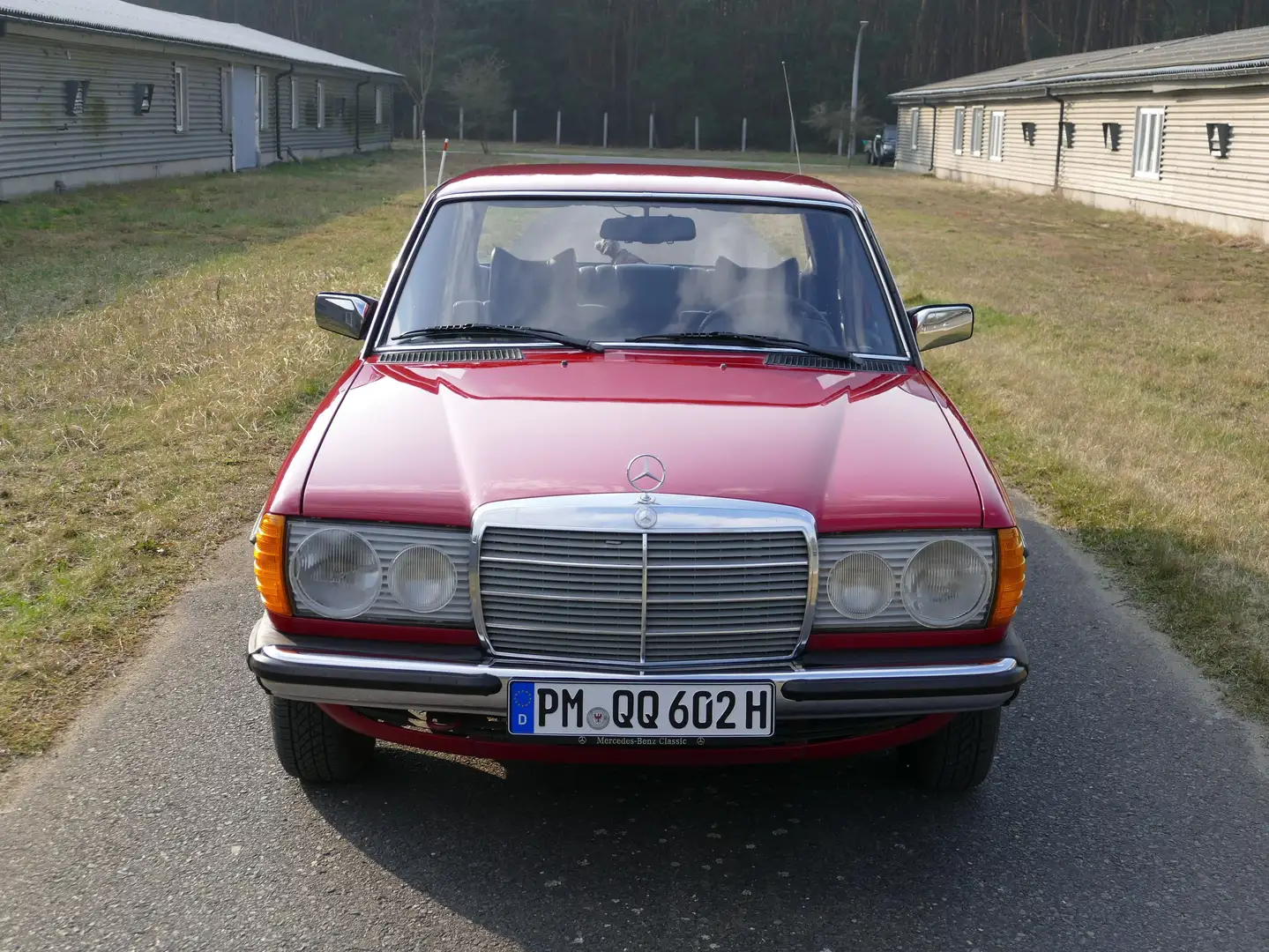 Mercedes-Benz 230 W123 crvena - 1