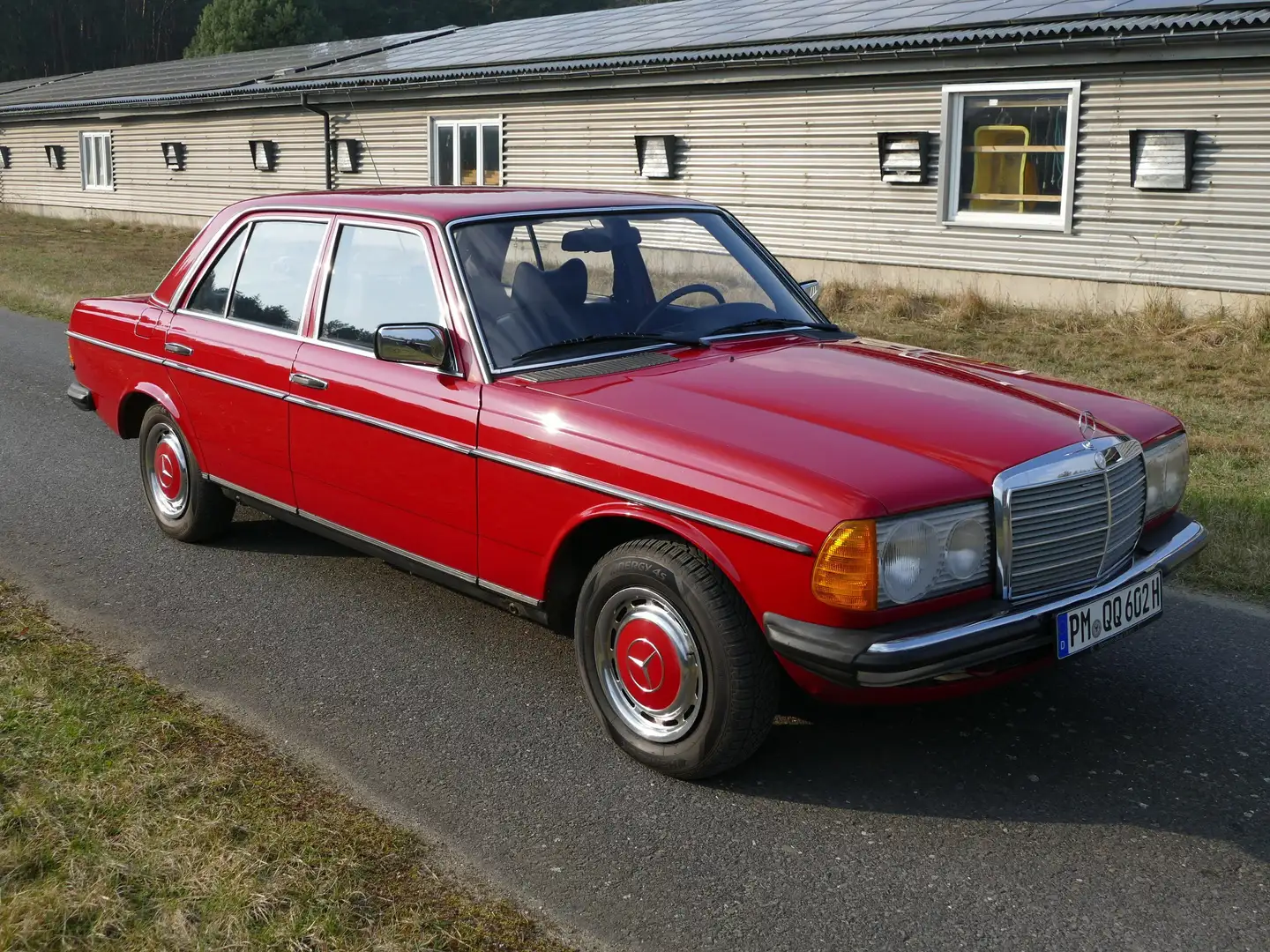 Mercedes-Benz 230 W123 Czerwony - 2