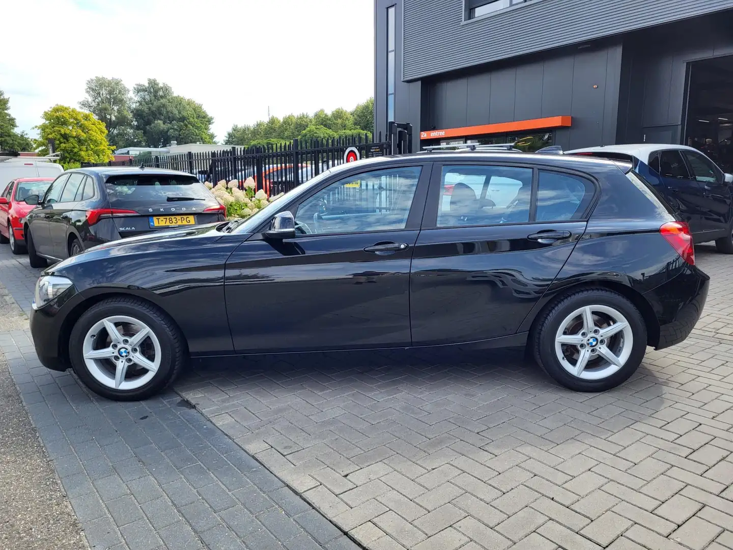 BMW 114 1-serie 114i EDE | Met o.a. navigatie, cruise cont Zwart - 2