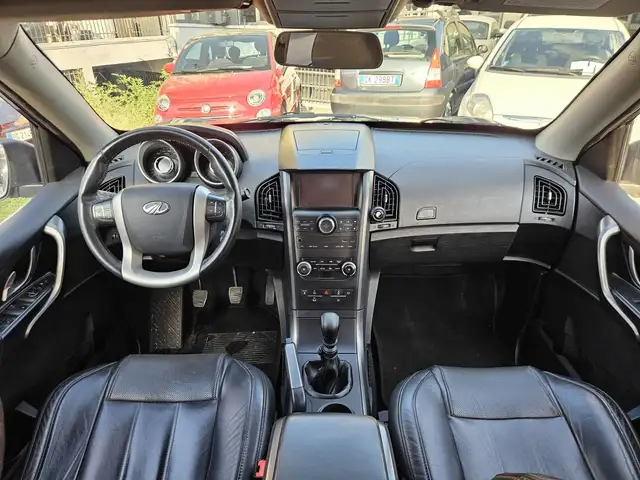 Mahindra XUV500 view 9