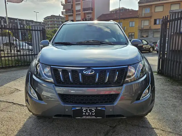 Mahindra XUV500 view 2
