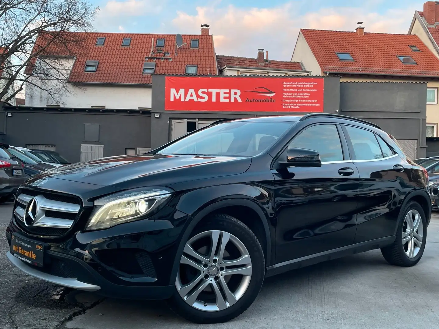 Mercedes-Benz GLA 200 *AUTOMATIK*2.HAND*R.KAMERA*NAVI* Schwarz - 1