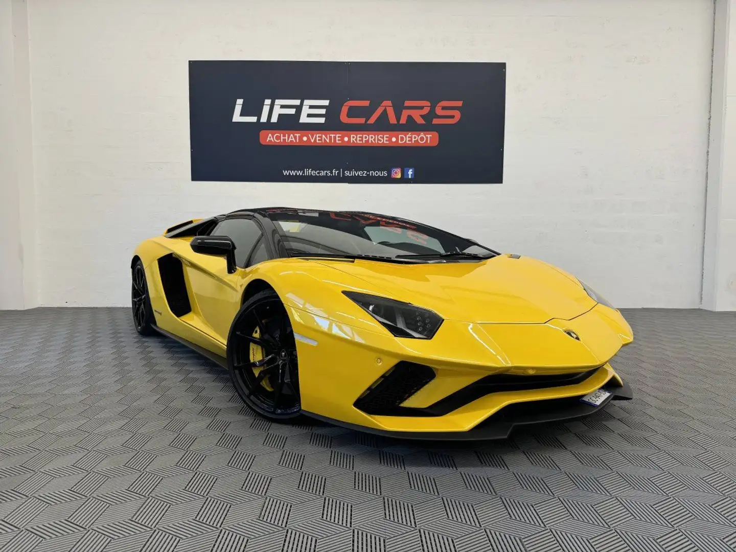 Lamborghini Aventador LP 740-4 S Roadster Céramique 2018 740ch TVA récupérable Française entretien complet garantie 12 mois - 1