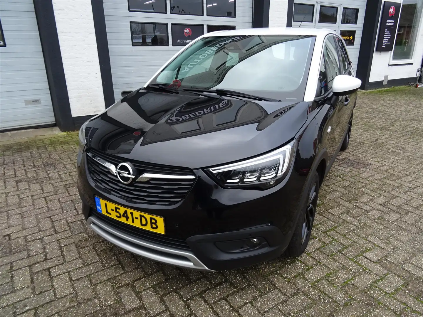Opel Crossland X 1.2 Turbo 130pk Start/Stop Innovation Noir - 1