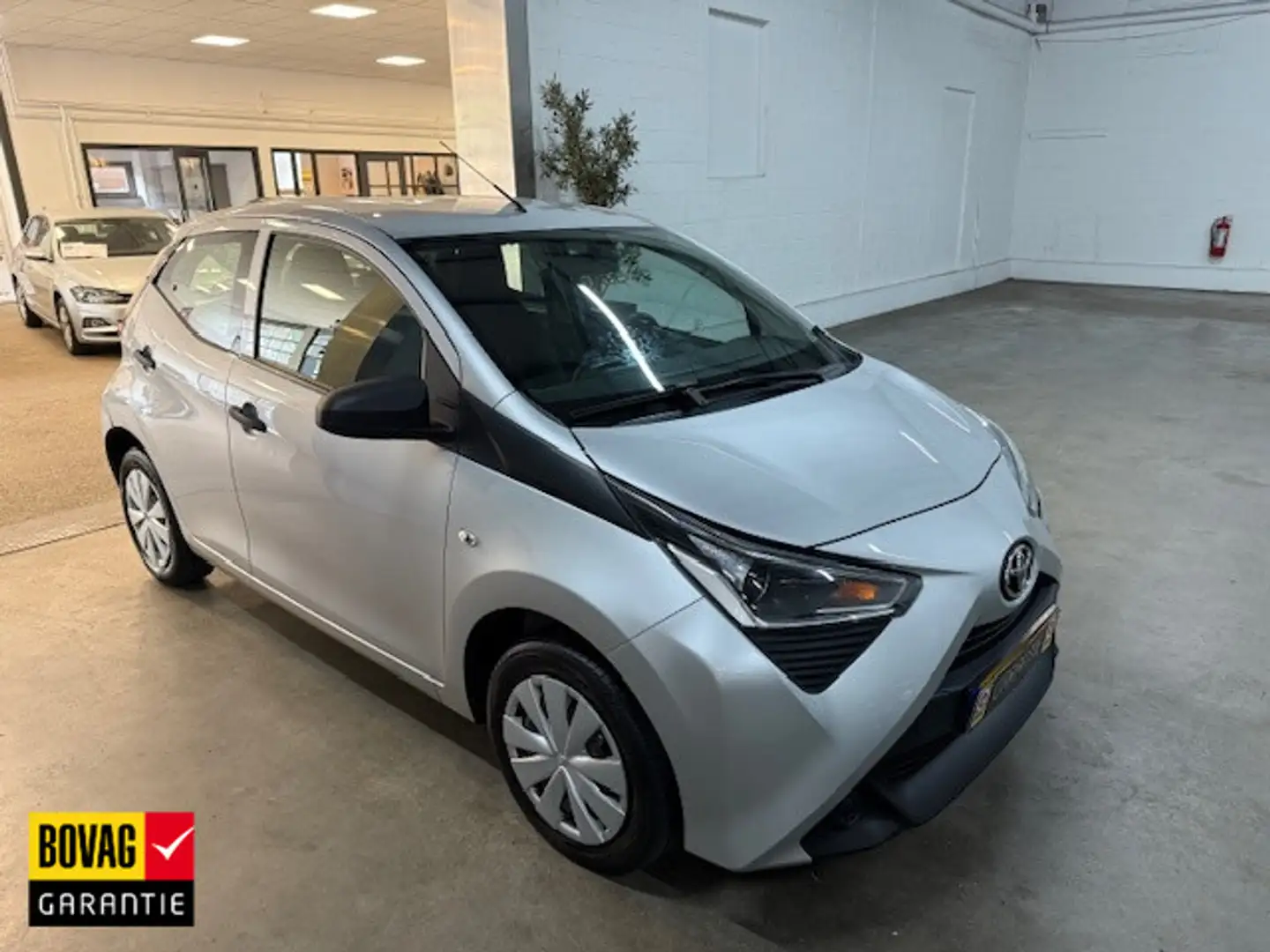Toyota Aygo 1.0 VVT-i x-fun Gris - 1