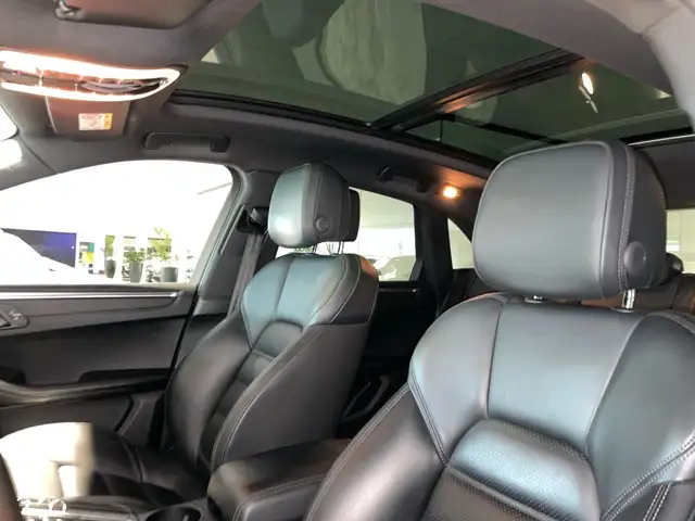 Porsche Macan view 13