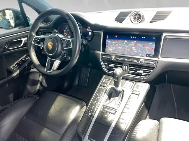 Porsche Macan view 7