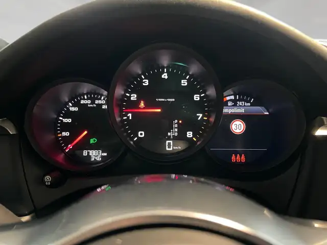 Porsche Macan view 2