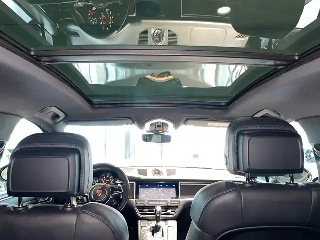 Porsche Macan view 14