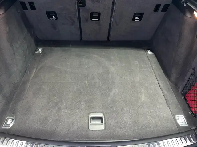 Porsche Macan view 12