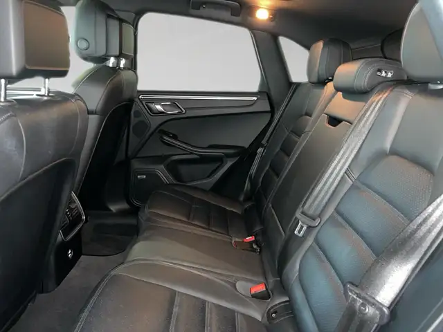 Porsche Macan view 11