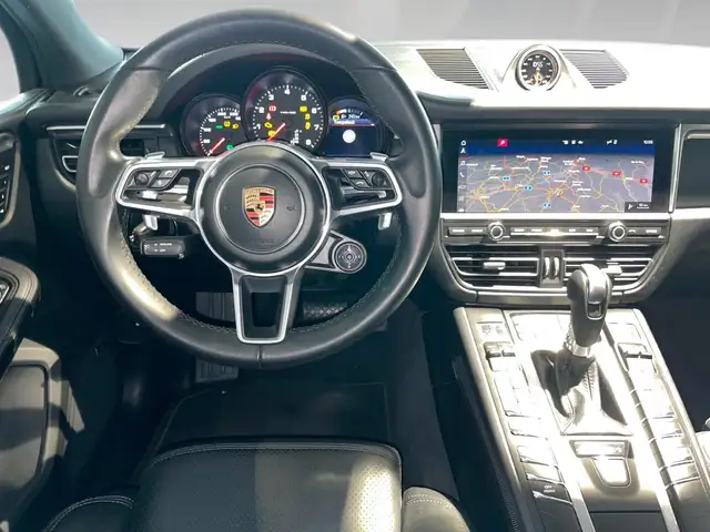 Porsche Macan view 6