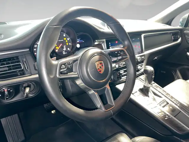 Porsche Macan view 8