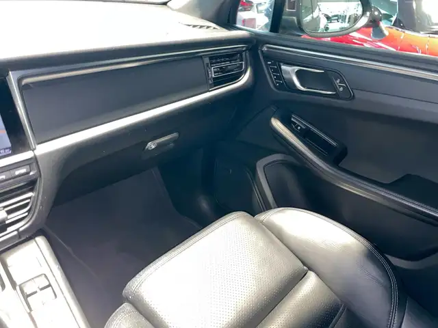 Porsche Macan view 9