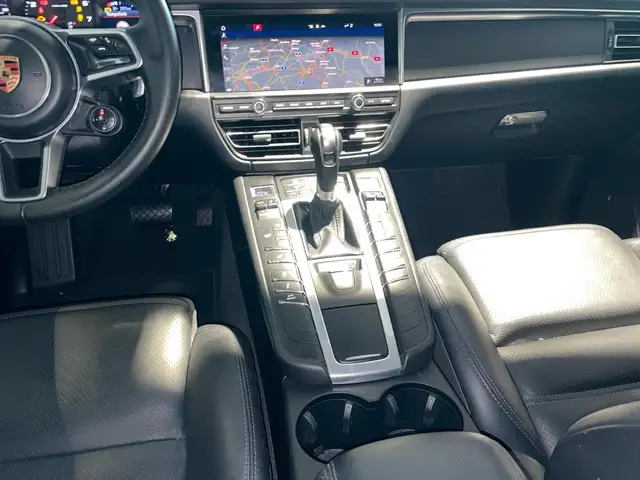 Porsche Macan view 10