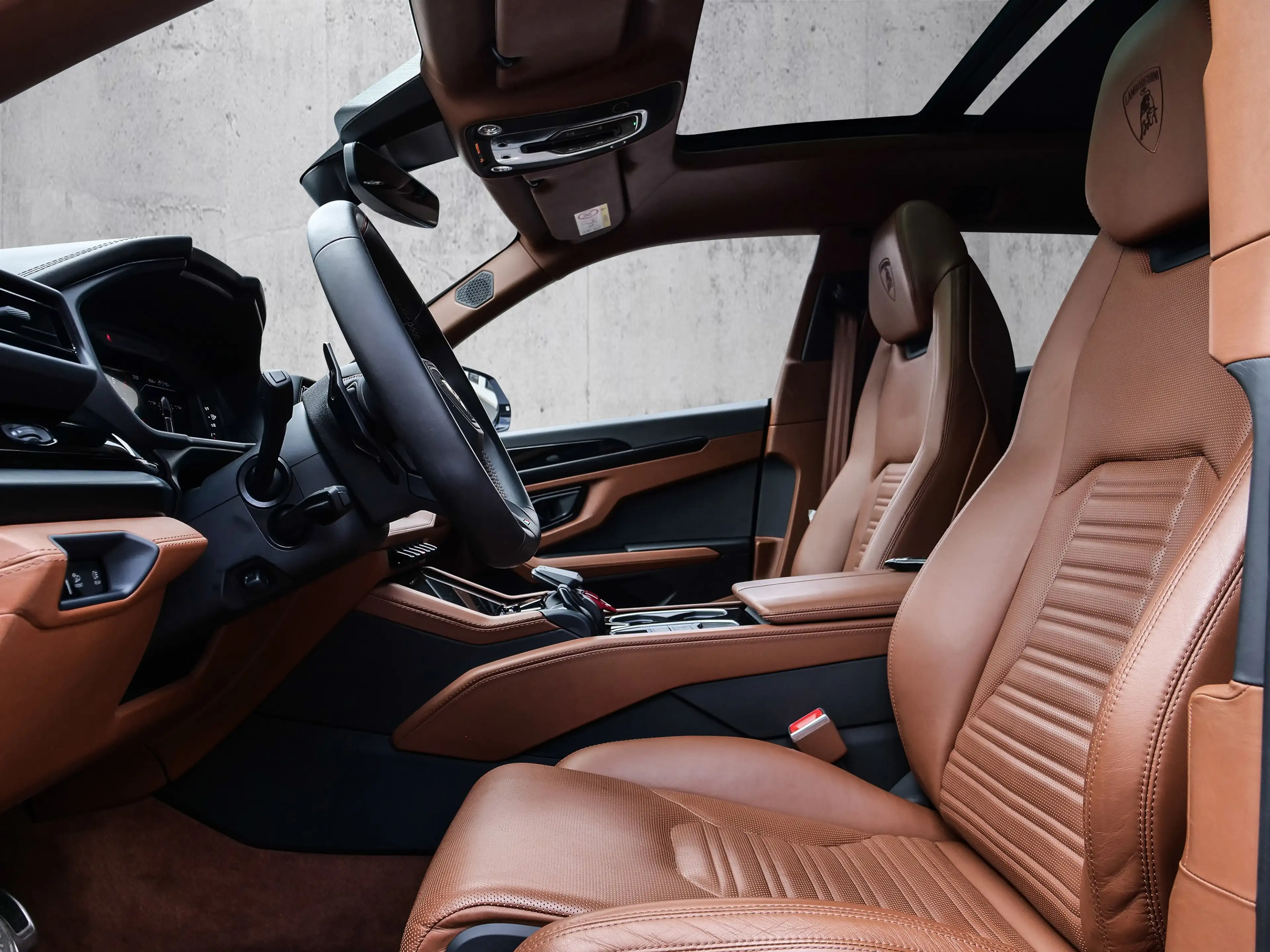 Lamborghini Urus SE Bianco Sapphirus, Panoramic Roof — photo 7