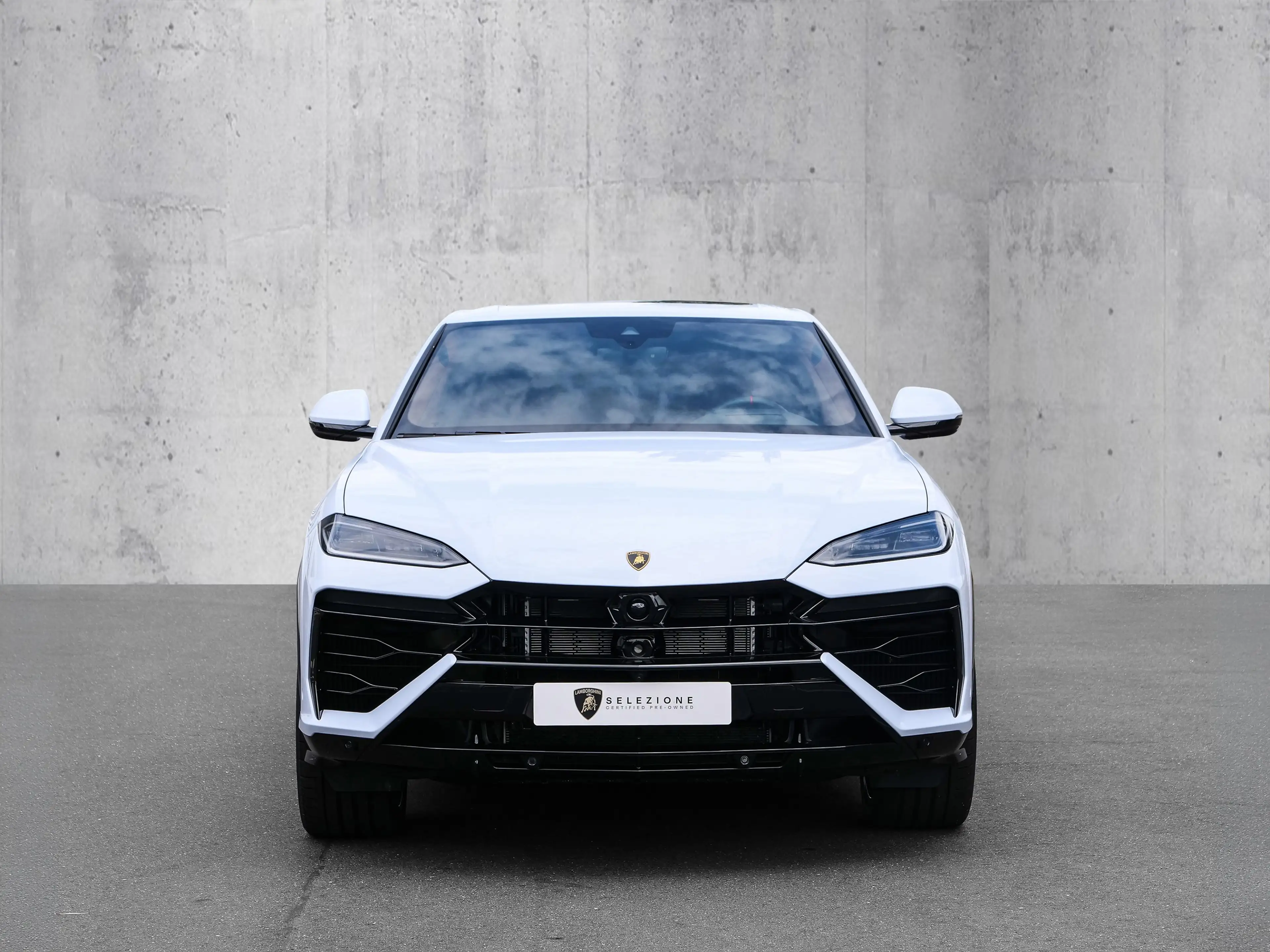 Lamborghini Urus SE Bianco Sapphirus, Panoramic Roof — photo 5